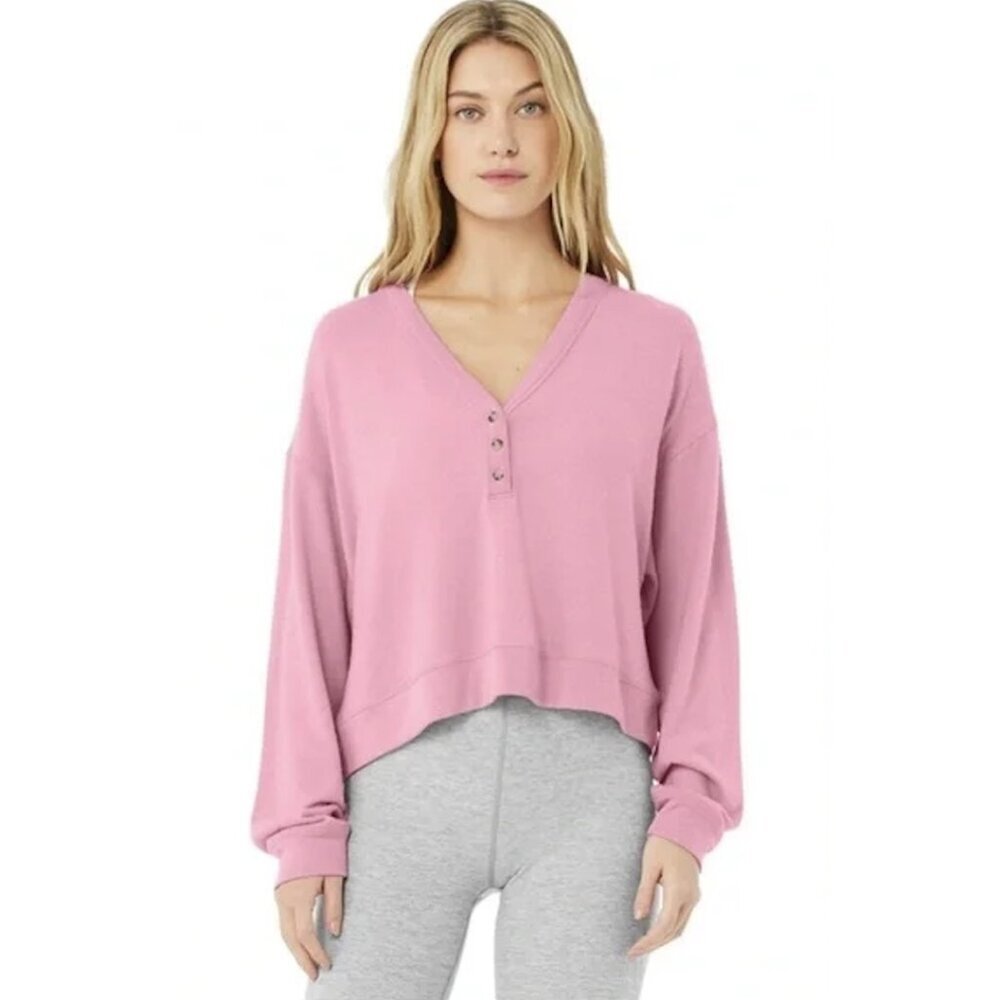 ALO YOGA Soho Crop Henley in Parisian Pink Size Medium